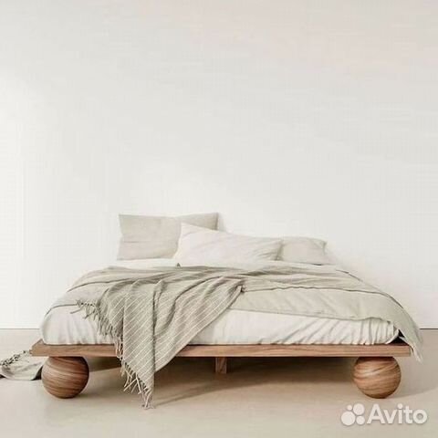 Двуспальная кровать из массива дуба