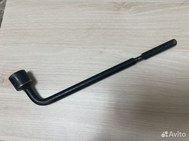 Ключ балонник под 21 гайку Nissan