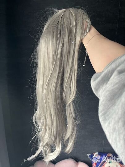 Пепельный парик из искусственных волос