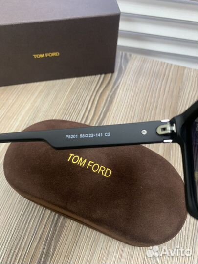 Солнцезащитные очки Tom Ford