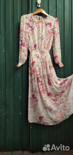 Женские вещи много