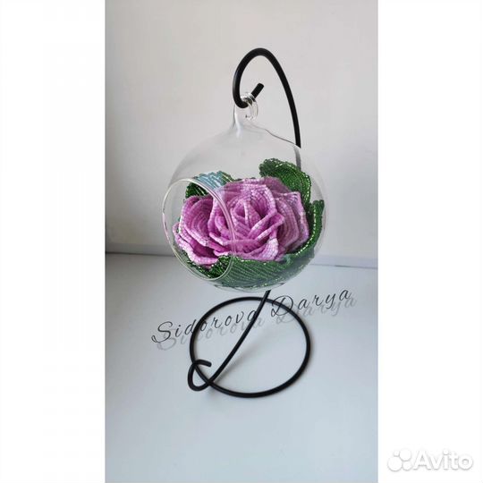 Роза в вазе