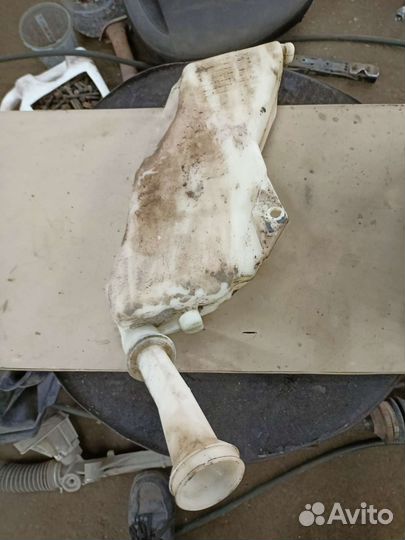 Бачок омывателя лобового стекла Пежо 206