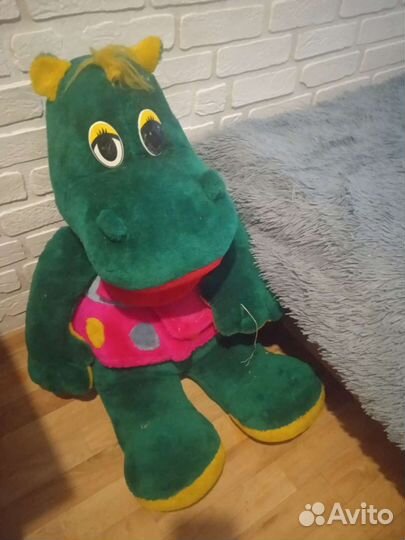 Бегемот огромный