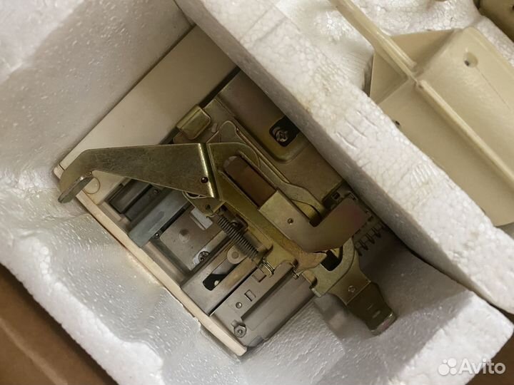 Нижняя (передняя) игольница -фонтура brother KR850