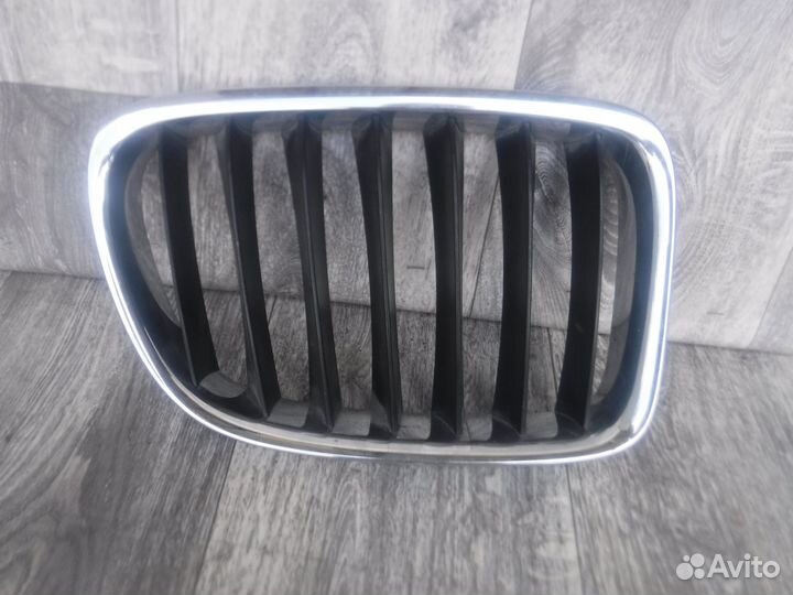 Решетка радиатора правая №628 BMW X1 (E84) 2011