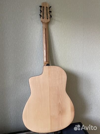 Акустическая гитара