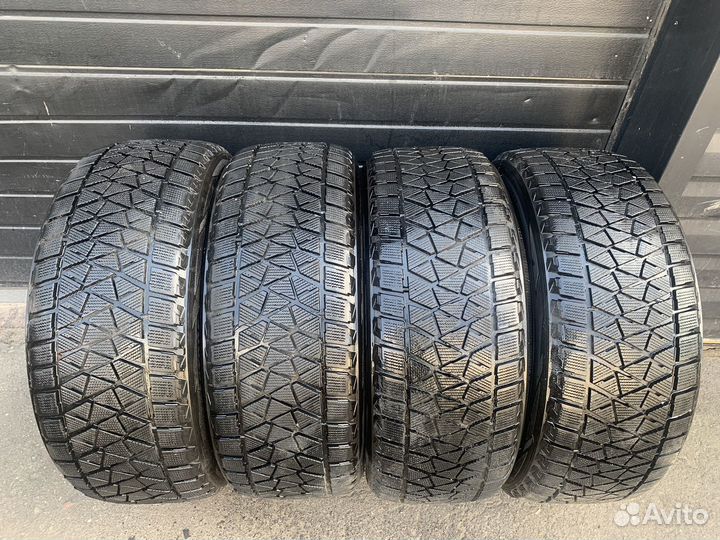 Bridgestone Blizzak DM-V2 285/45 R22 110T