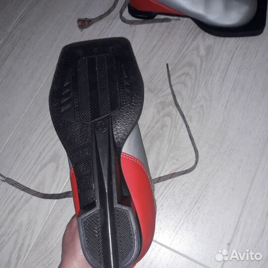 Лыжи беговые детские 130 см и лыжные ботинки