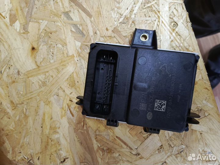 Блок управления бензонасоса Cadillac SRX 2