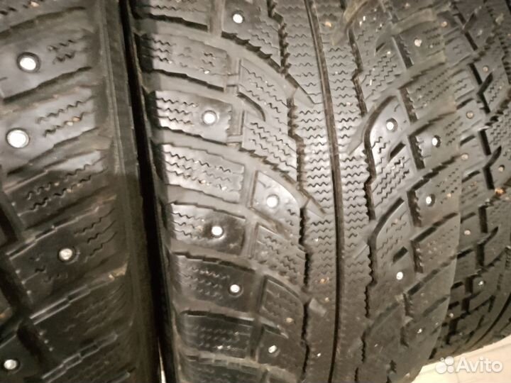 Kumho I'Zen Stud Snow KW11 225/55 R18