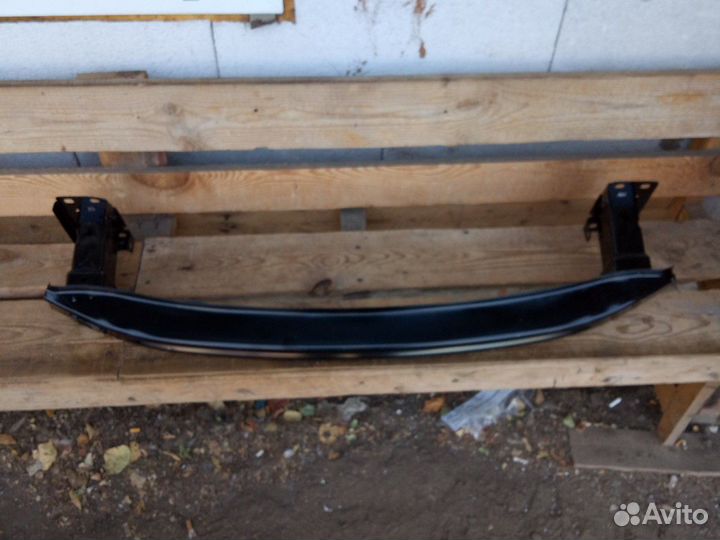 Усилитель бампера передний Фольксваген Поло