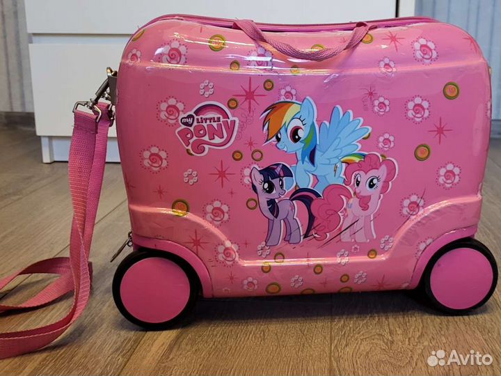 Детский чемодан на колесиках каталка