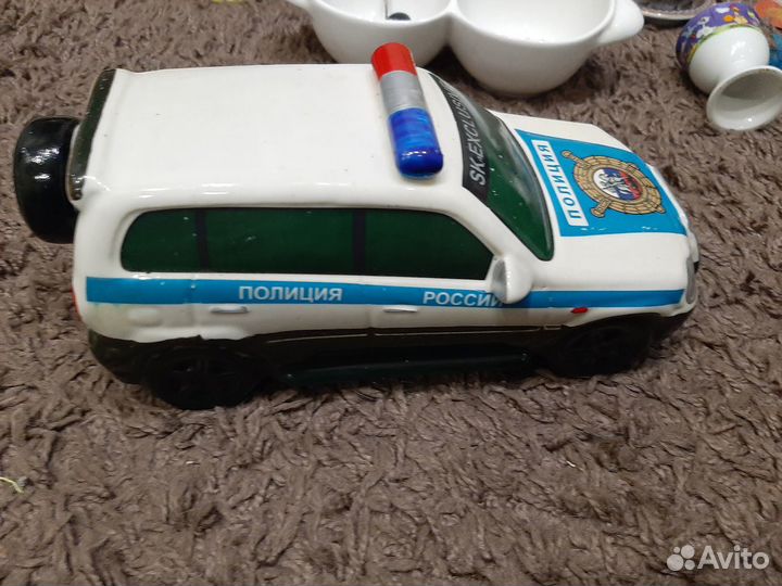 Посуда,полицейская машина,кружки