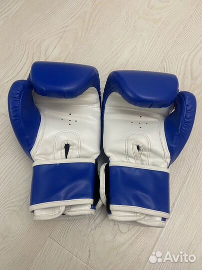 Боксерские перчатки clinch