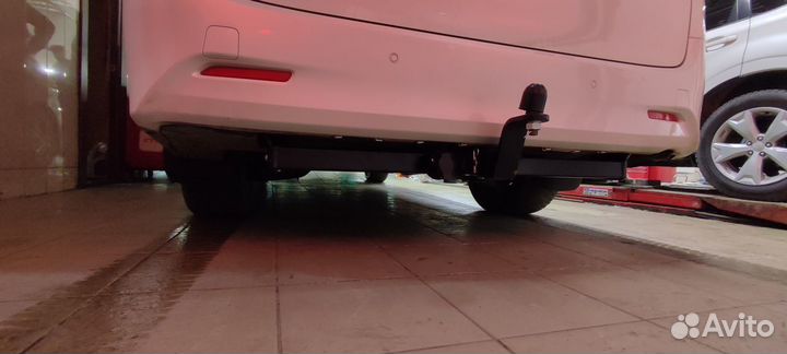 Заводские фаркопы на Toyota Alphard Vellfire