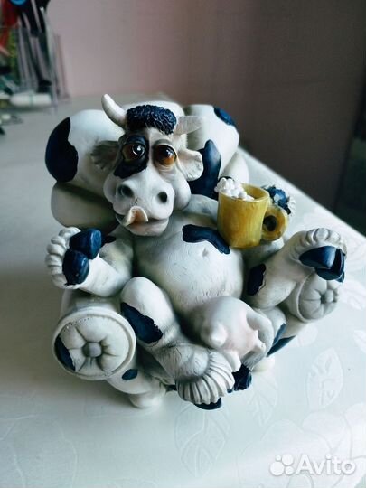 Копилка Винтаж корова в кресле с пивом