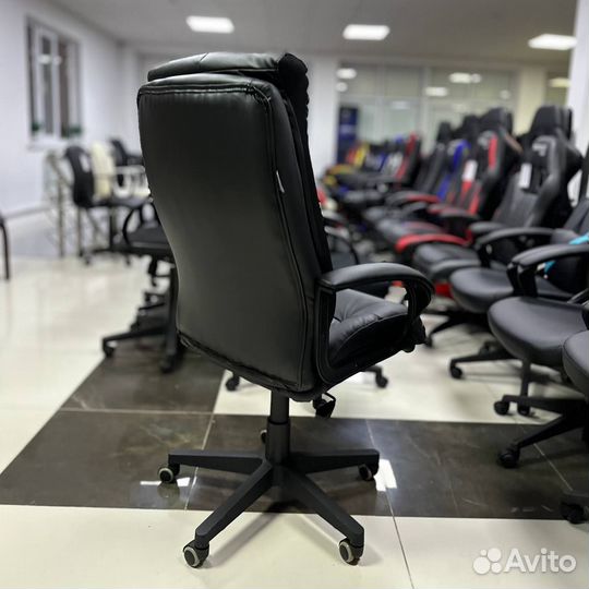 Офисное компьютерное кресло CH-824