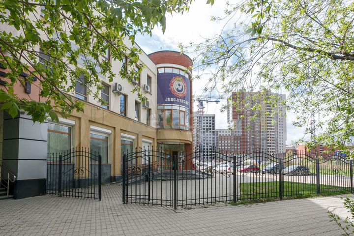 Магазин, офис в аренду, 387 м²,отд.вход,1 эт