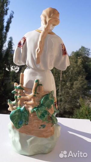 Фарфор СССР Девушка с ромашкой статуэтка Полонне