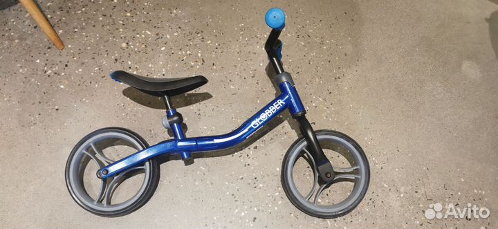 Самокат беговел globber