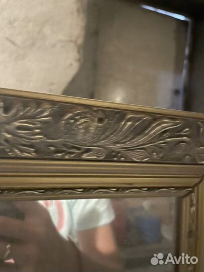 Зеркала в деревянных рамах