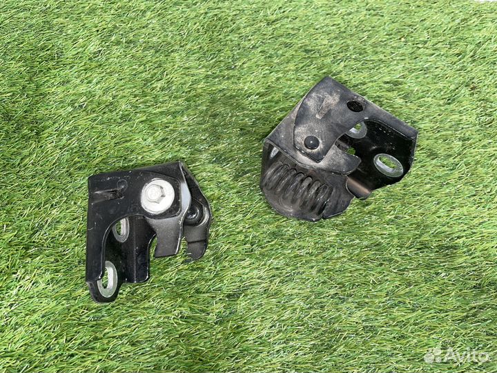 Петли задней левой двери Cadillac Escalade GMT900