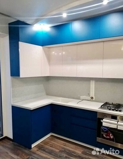 Кухня угловая на заказ.мдф фасады