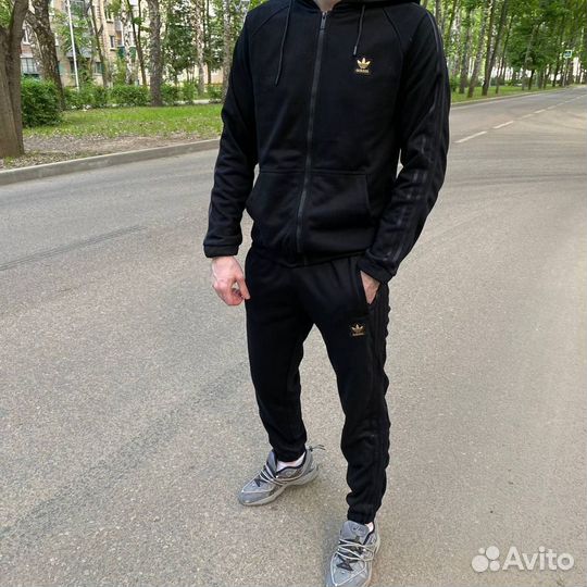 Спортивный костюм adidas