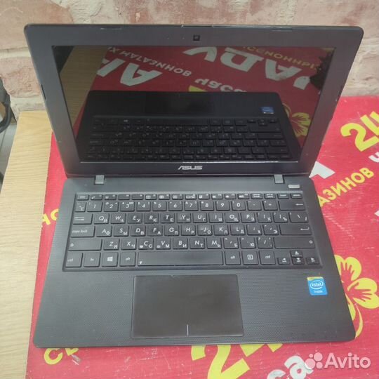 Ноутбук asus X200CA