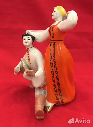 Статуэтка фарфоровая. Перепляс с балалайкой. СССР