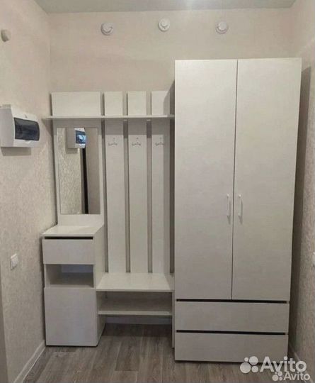 Прихожая белая со шкафом