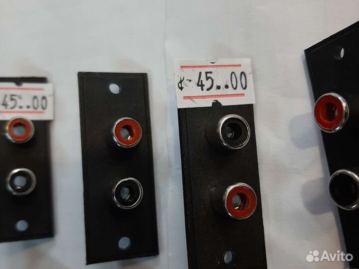 Терминал под 2-4 гнезда RCA