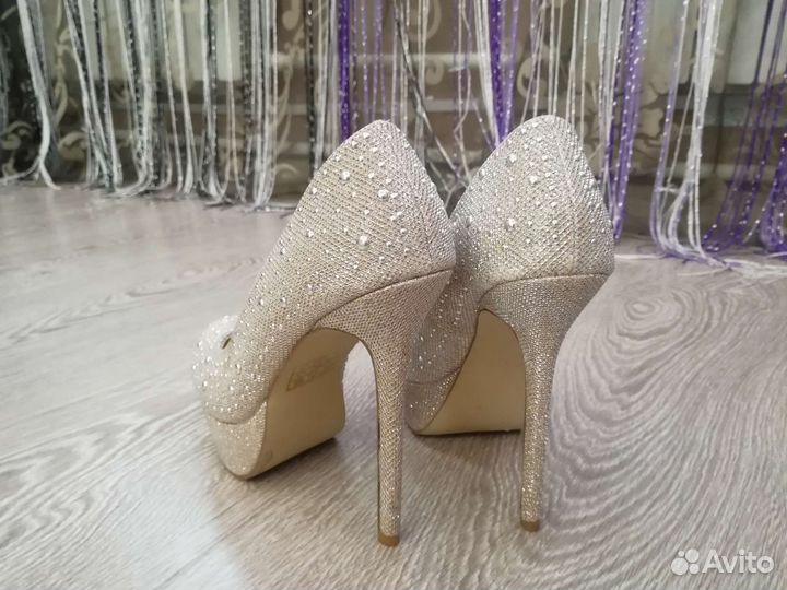 Туфли женские праздничные