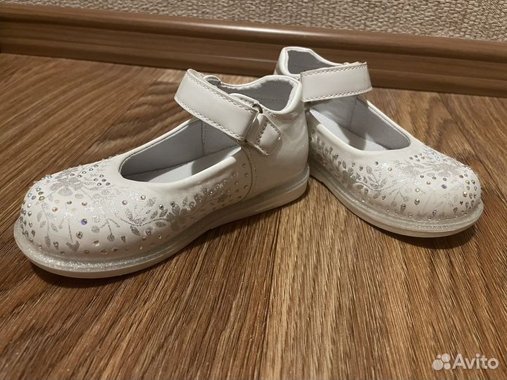 Туфли для девочки 24