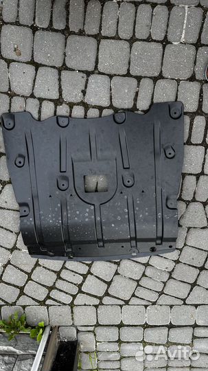 Пыльник двигателя BMW G05 7468803-07