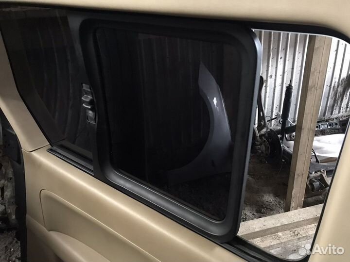 Стекло сдвижной двери левое Hyundai grand starex