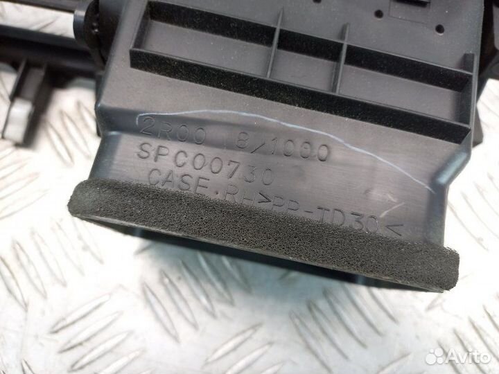 Дефлектор воздушный центральный Mitsubishi Lancer