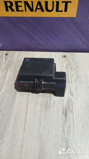 Крышка блока предохранителей Renault scenic 3