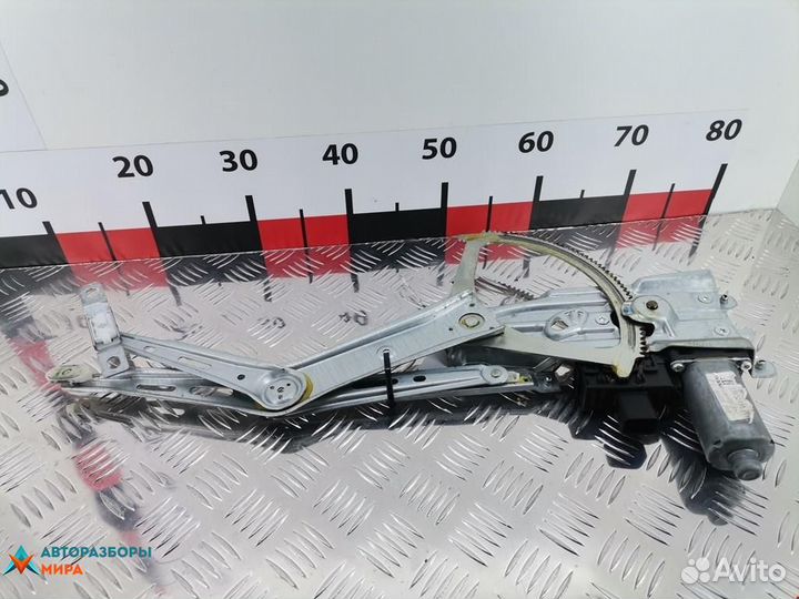 Стеклоподъемник передний правый Opel Zafira 2 (B)