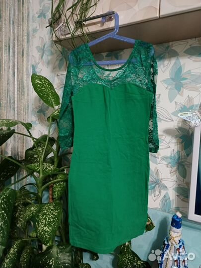 Платье много