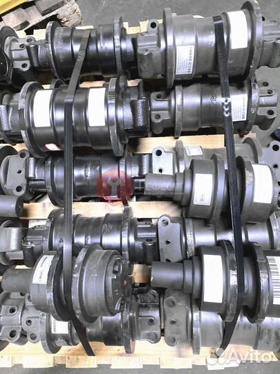 Каток поддерживающий Hitachi ZX200-3G