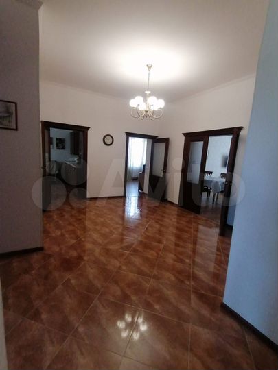 Коттедж 370 м² на участке 20 сот.