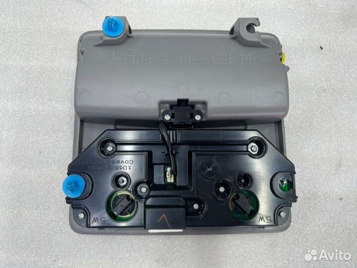 Плафон освещения салона передний Toyota Camry