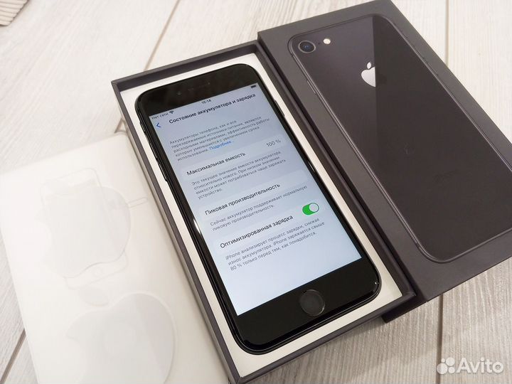 iPhone 8, 64 ГБ