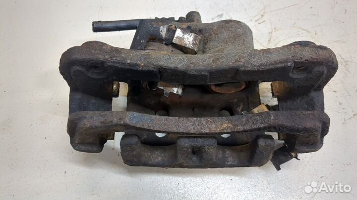 Суппорт Mitsubishi Space Wagon, 1999