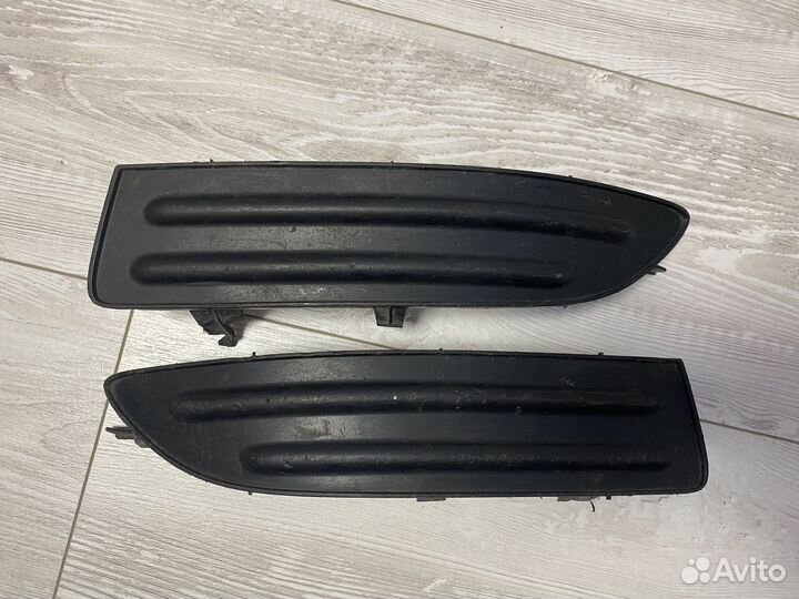 Заглушка в бампер toyota corolla