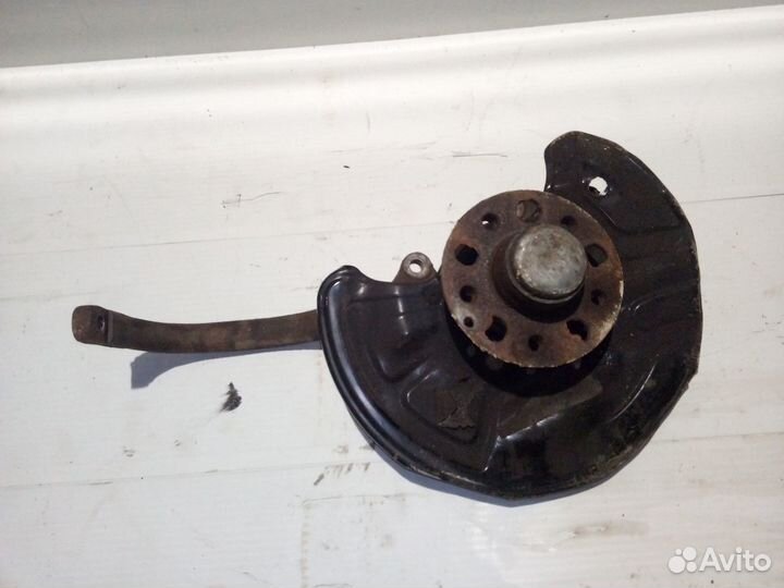 Цапфа/кулак поворотный передний левый Mercedes-Ben