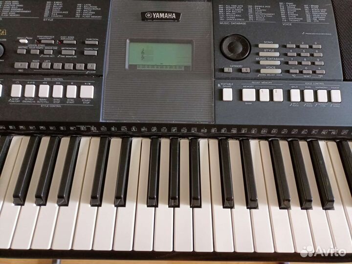 Синтезатор Yamaha PSR E423