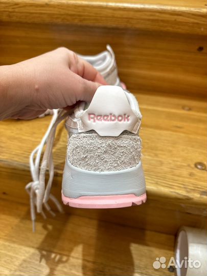 Кроссовки женские